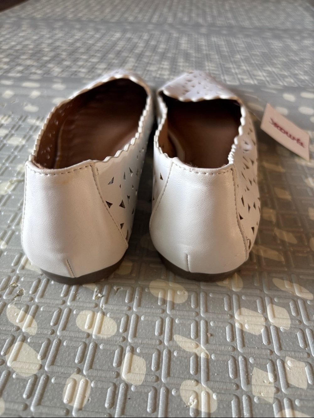 NWT WHITE FLATS - Picture 5 of 6